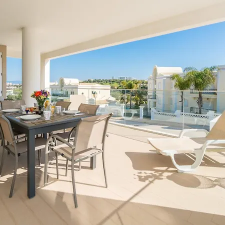 Two Bedroom Ocean View Appartement *