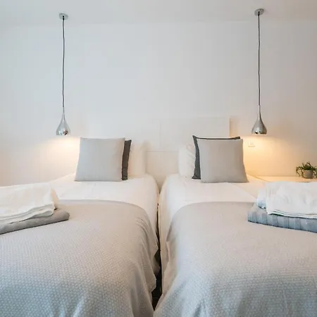 Two Bedroom Ocean View Appartement *