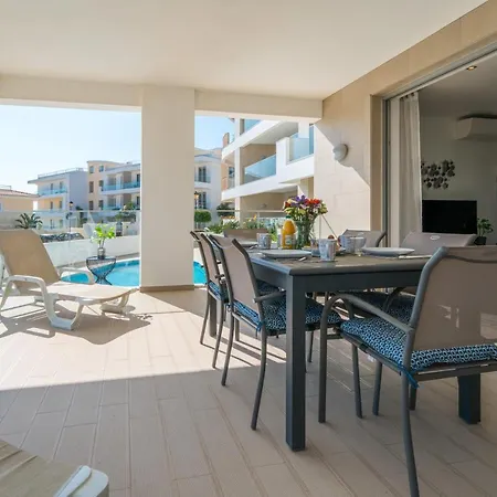Two Bedroom Ocean View Appartement