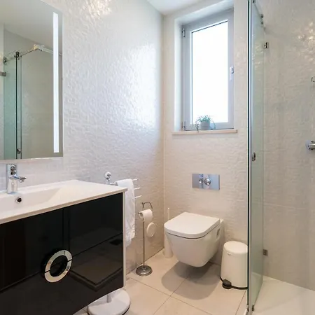 Two Bedroom Ocean View Appartement *