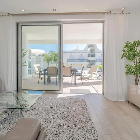 Two Bedroom Ocean View Appartement