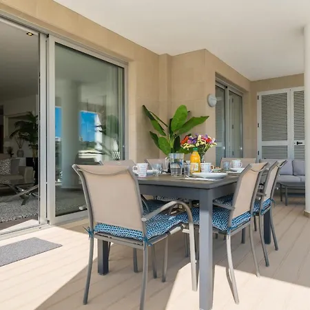 Two Bedroom Ocean View Appartement *
