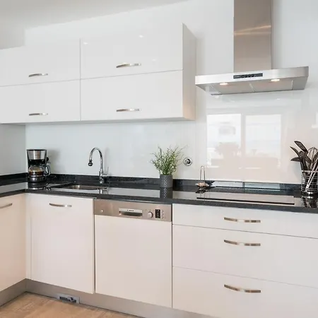 Two Bedroom Ocean View Apartment *