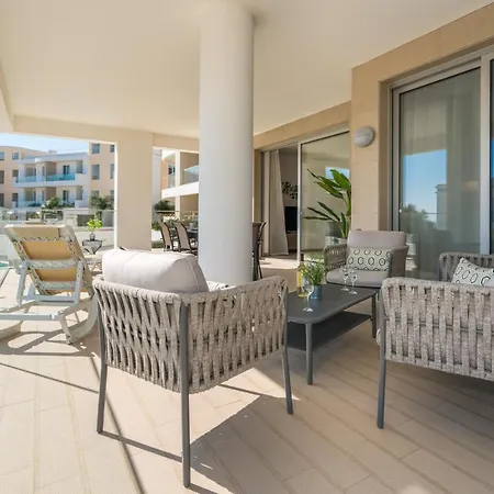 Two Bedroom Ocean View Apartment *