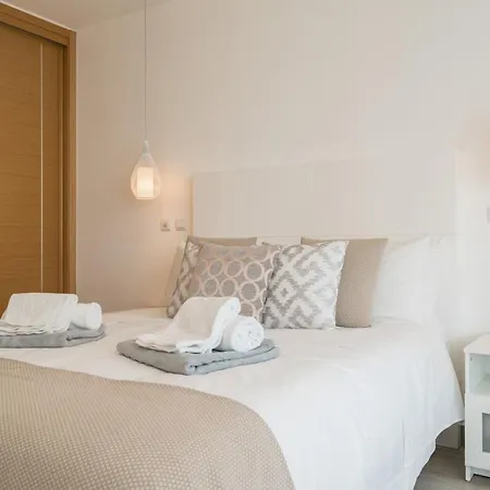 Two Bedroom Ocean View Apartment *