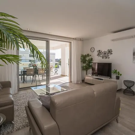 Apartment Two Bedroom Ocean View